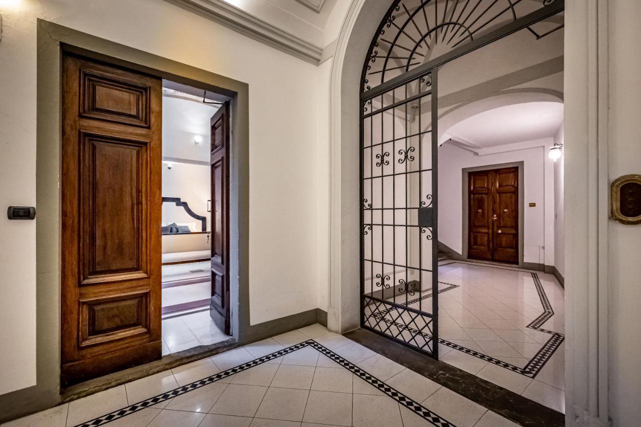 Yid Five Luxury Suites Apt With Secret Garden * Florencia