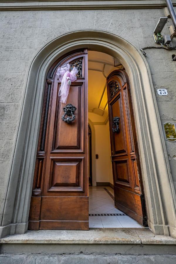 Yid Five Luxury Suites Apt With Secret Garden Apartamento Florencia